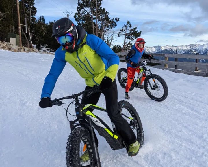 Hiver - Descente piste de ski en Fatbike sur neige, Les Angles 