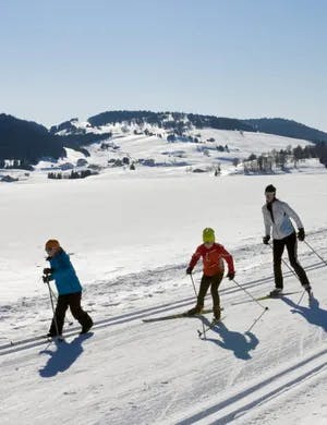 LOCATION NORDIQUE : skis de fond, raquettes; adultes, enfants