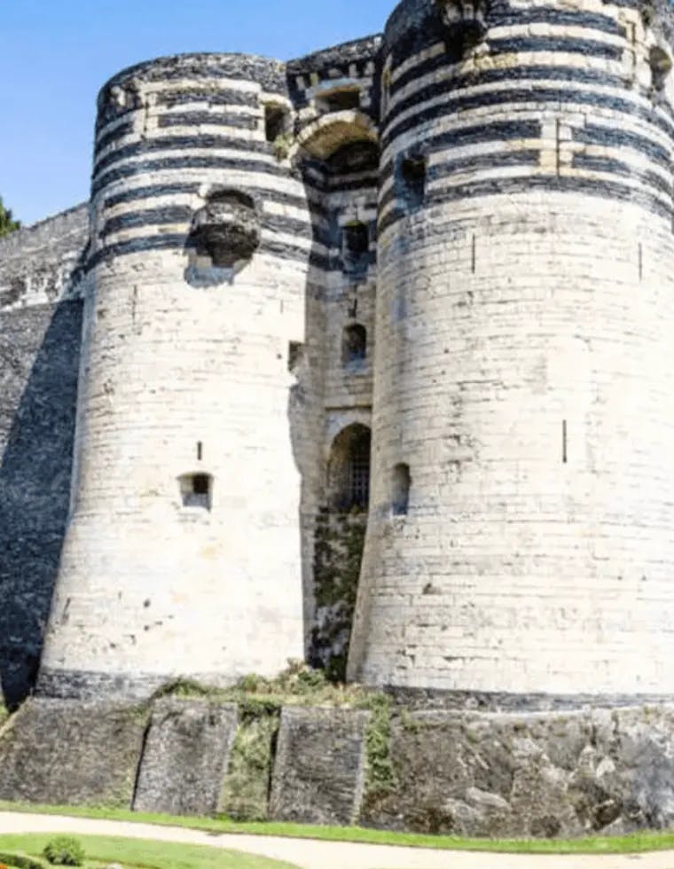Le château d’Angers, au moins pour voir ses douves transformées en jardin
