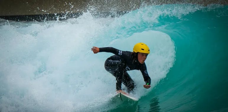 Casque surf enfant : un <red>indispensable</red> pour protéger la tête