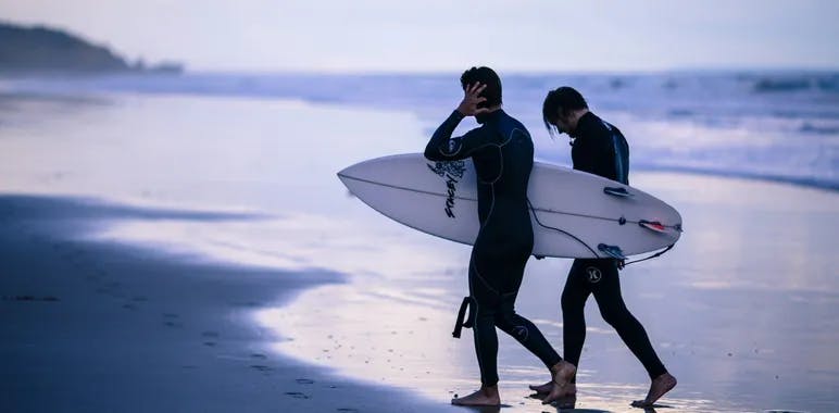 TOP 10 des meilleurs conseils pour <blue>apprendre le surf</blue>