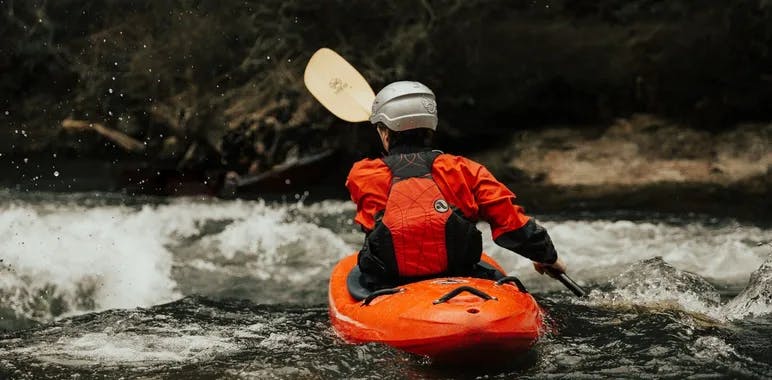 5 choses à savoir sur la <red>réglementation du kayak</red> en rivière