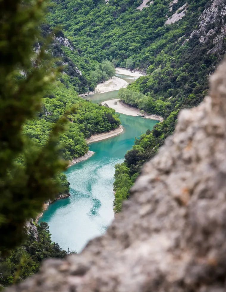 Les eaux turquoises des gorges du Verdon, plus grand canyon d'Europe