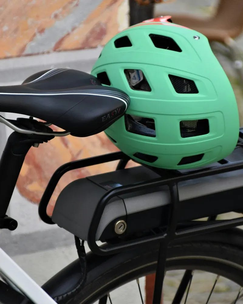 Nos conseils pour <green>voyager en toute sécurité</green> à vélo-image