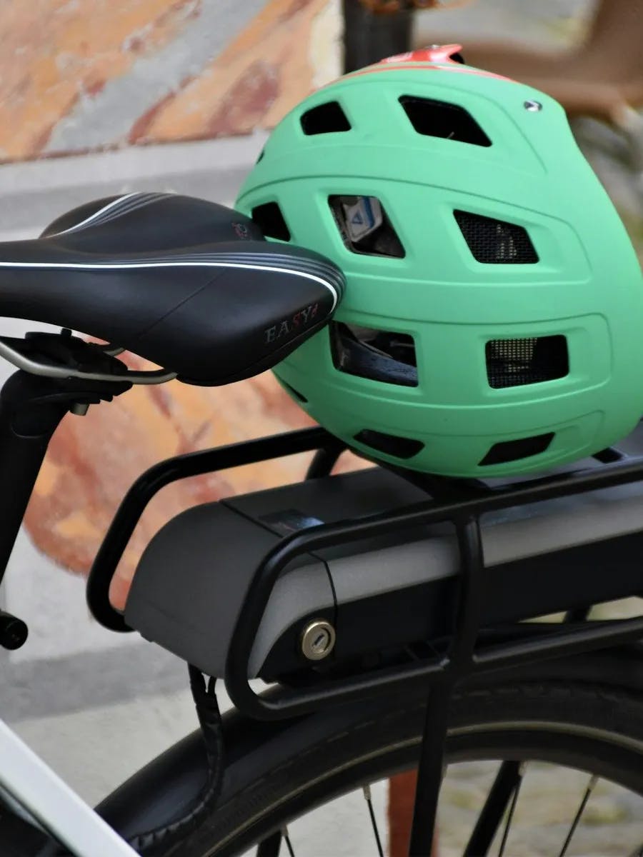 Nos conseils pour <green>voyager en toute sécurité</green> à vélo-image