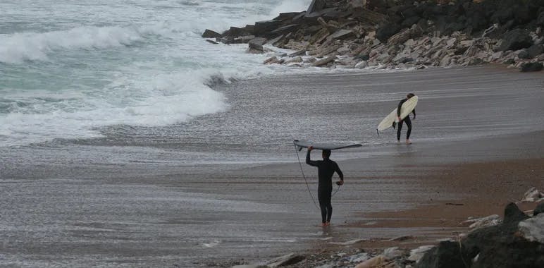 TOP 10 des <blue>meilleurs spots de Surf en France</blue> à découvrir