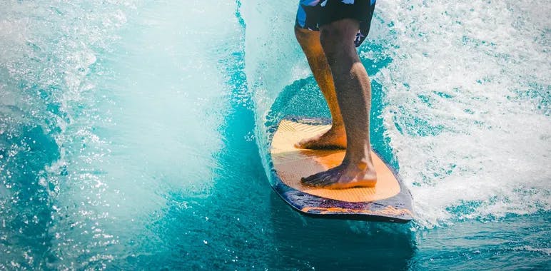 <blue>Planche de surf pour débuter</blue> : Comment bien la choisir ?
